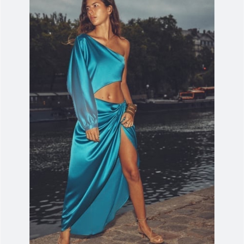 Zara Asymmetrical Blue Dress - Picture 3 of 9